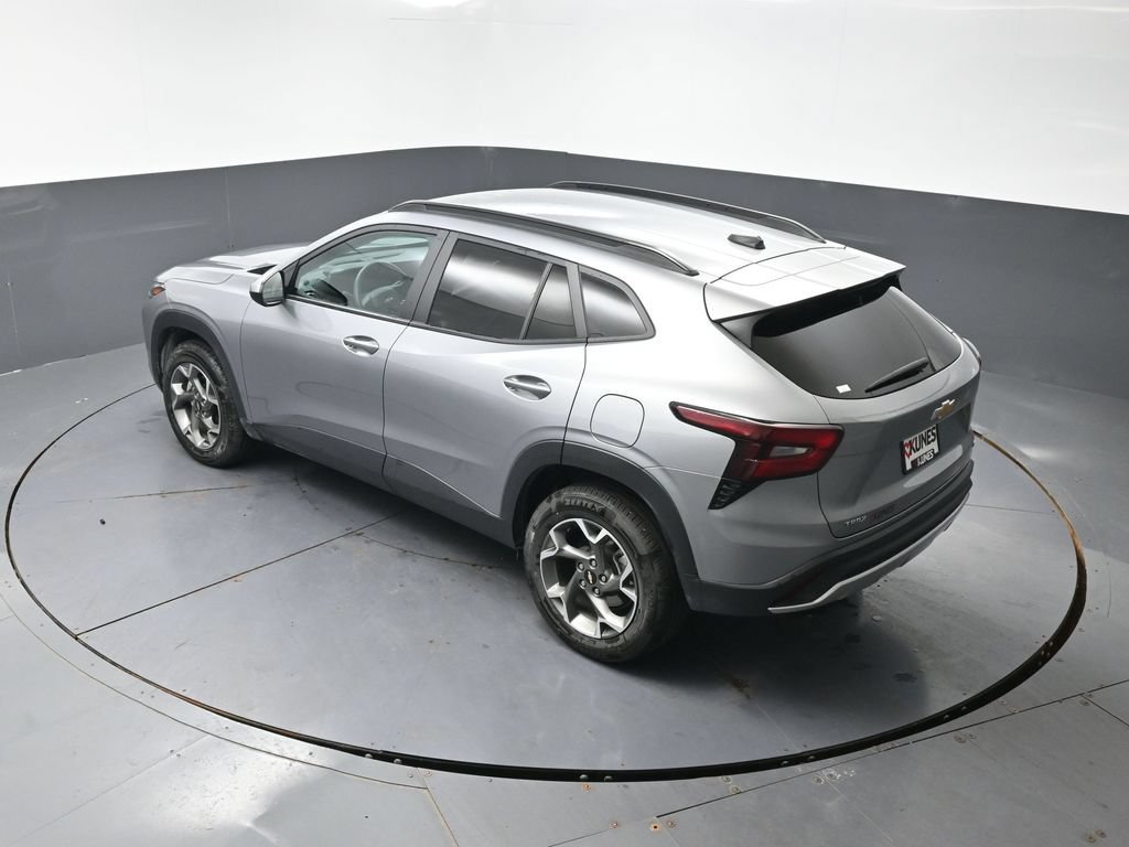 Used 2025 Chevrolet Trax LT FWD image 46