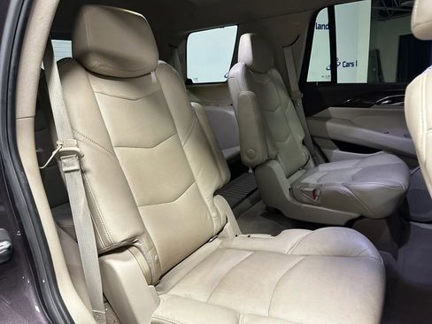 Used 2016 Cadillac Escalade Luxury AWD/4WD image 23