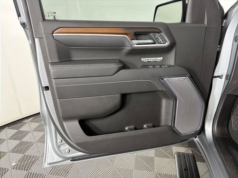 Used 2025 GMC Sierra 1500 Denali w/ Denali Reserve Package AWD/4WD image 9