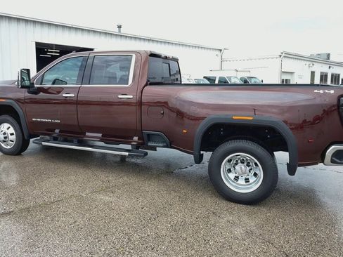 Used 2024 GMC Sierra 3500 SLT w/ SLT Premium Package image 6