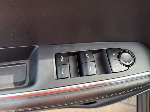 Used 2025 GMC Acadia Elevation image 13