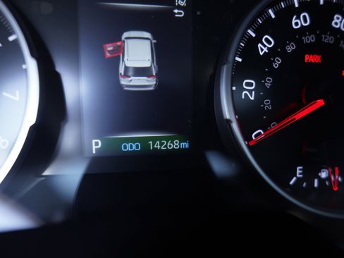 Used 2022 Toyota RAV4 XLE Premium image 23