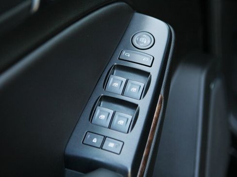 Used 2020 Chevrolet Suburban LS RWD image 9