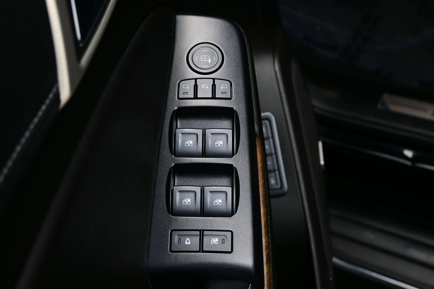 Used 2019 GMC Yukon XL Denali AWD/4WD image 13