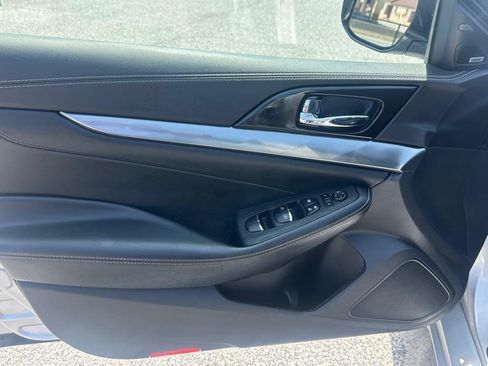 Used 2019 Nissan Maxima 3.5 SL w/ Floor Mat Group FWD image 10