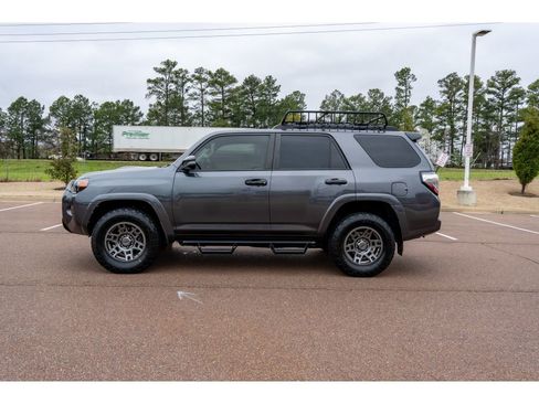 Used 2020 Toyota 4Runner Venture w/ Moonroof Package image 8