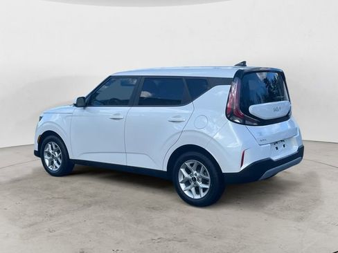 Used 2024 Kia Soul LX w/ Option Group 015 FWD image 3