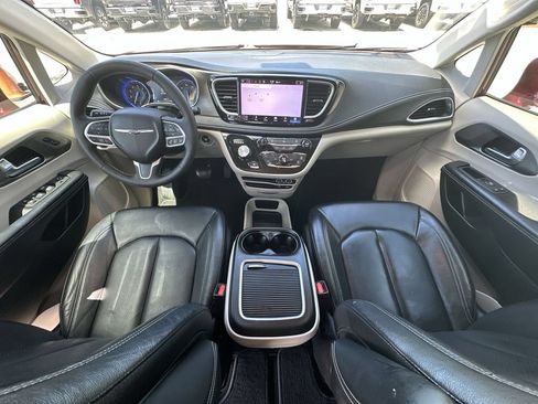 Used 2022 Chrysler Pacifica Touring-L AWD/4WD image 20