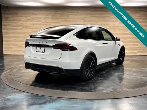 Used 2025 Tesla Model X image 8