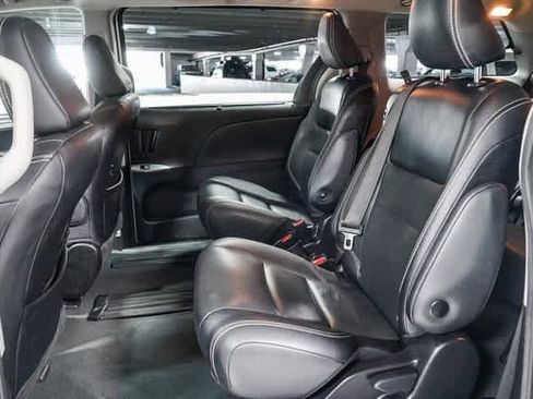 Certified 2020 Toyota Sienna SE image 19