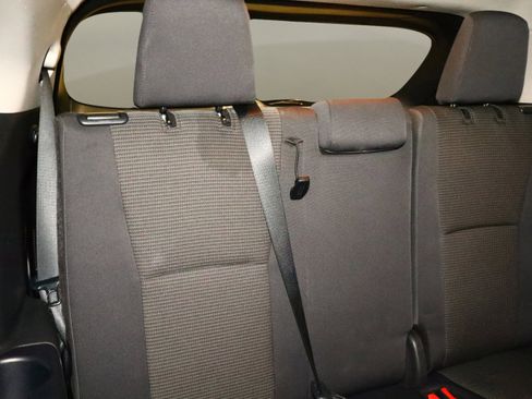 Used 2024 Toyota Highlander LE image 19