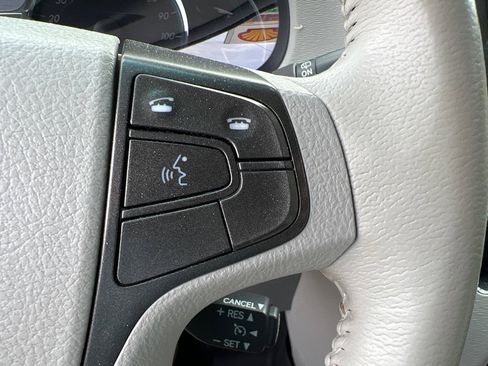 Used 2012 Toyota Sienna Limited w/ Premium Pkg image 19