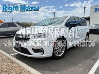 Used 2025 Chrysler Pacifica Select FWD video 1