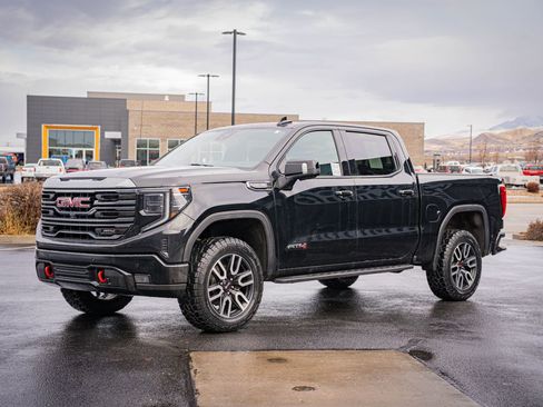 Used 2022 GMC Sierra 1500 AT4 w/ AT4 Premium Package AWD/4WD image 13