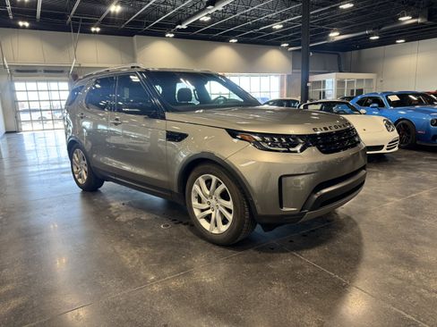 Used 2018 Land Rover Discovery HSE image 18