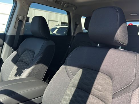 New 2025 Nissan Pathfinder SV w/ SV Premium Package image 11