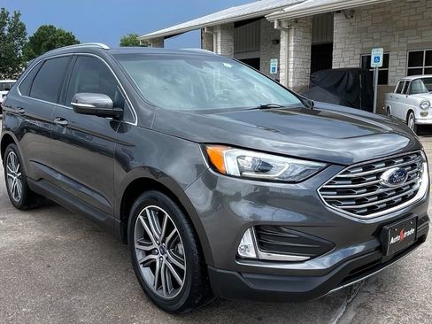 Used 2019 Ford Edge Titanium FWD image 3