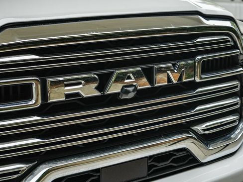 Used 2026 RAM 2500 Laramie AWD/4WD image 9