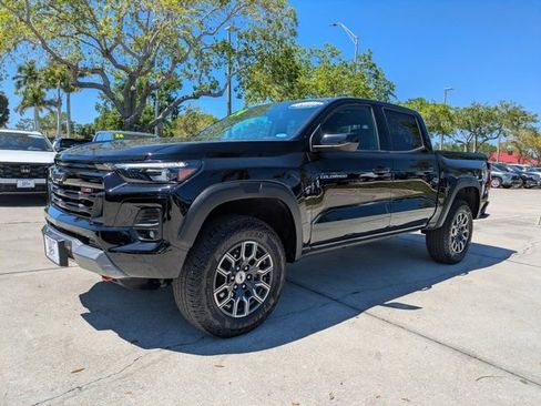 Used 2024 Chevrolet Colorado Z71 w/ Z71 Convenience Package 2 AWD/4WD image 3
