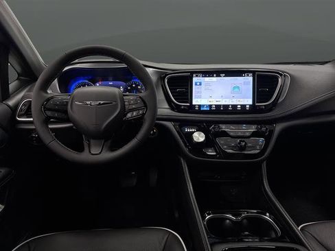 New 2026 Chrysler Pacifica Limited w/ Uconnect Theater Family Group image 5