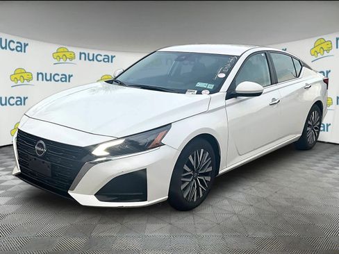 Used 2023 Nissan Altima 2.5 SV image 2