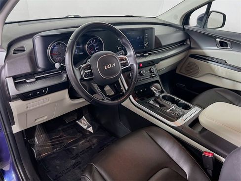 Used 2022 Kia Carnival LX image 10