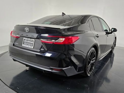 Used 2025 Toyota Camry SE image 6