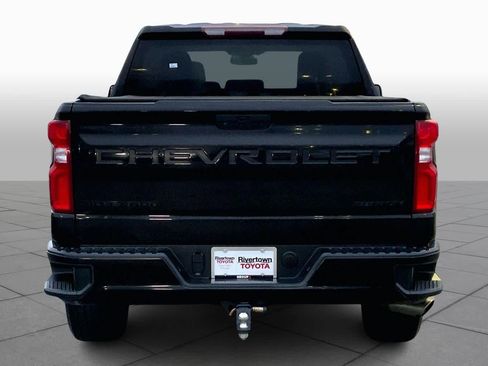 Used 2020 Chevrolet Silverado 1500 Custom w/ Custom Value Package image 4