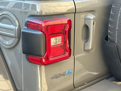 Used 2023 Jeep Wrangler Unlimited Sahara image 14