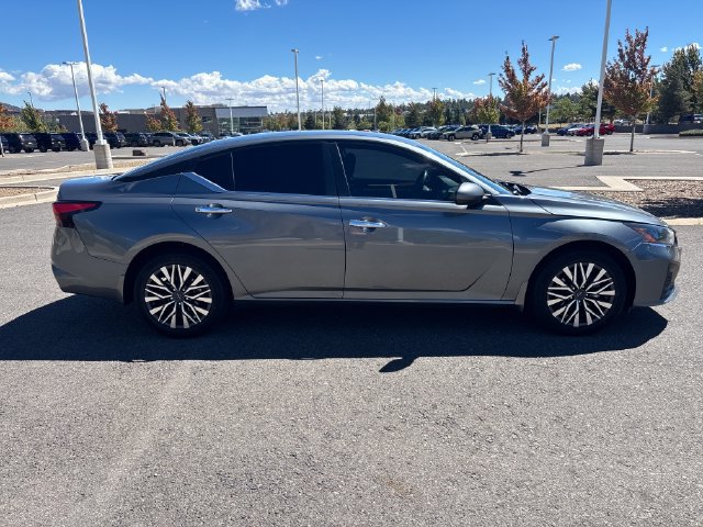 Used 2023 Nissan Altima 2.5 SV AWD/4WD image 2