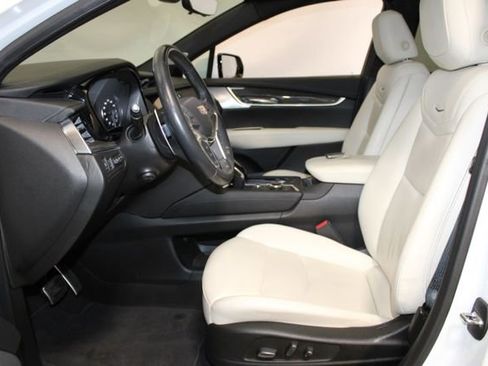 Certified 2024 Cadillac XT5 Sportv w/ Technology Package AWD/4WD image 8