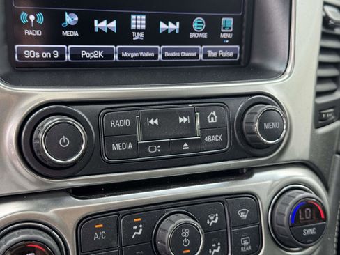 Used 2018 Chevrolet Suburban LT w/ Luxury Package AWD/4WD image 27