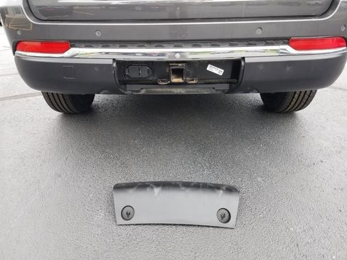 Certified 2024 Jeep Grand Cherokee Laredo w/ Luxury Tech Group I image 8