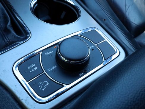 Used 2021 Jeep Grand Cherokee Limited image 12