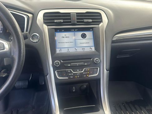 Used 2017 Ford Fusion SE w/ Fusion SE Technology Package FWD image 10