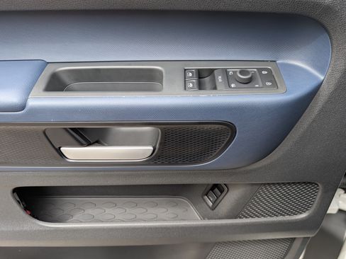 Used 2025 Volkswagen ID. Buzz Pro S RWD image 15