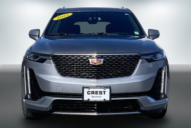 Used 2025 Cadillac XT6 Premium Luxury AWD/4WD image 2