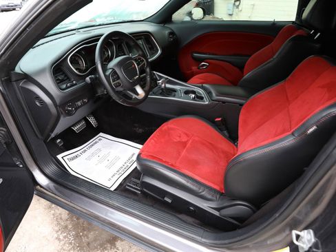 Used 2017 Dodge Challenger GT w/ Driver Convenience Group image 16