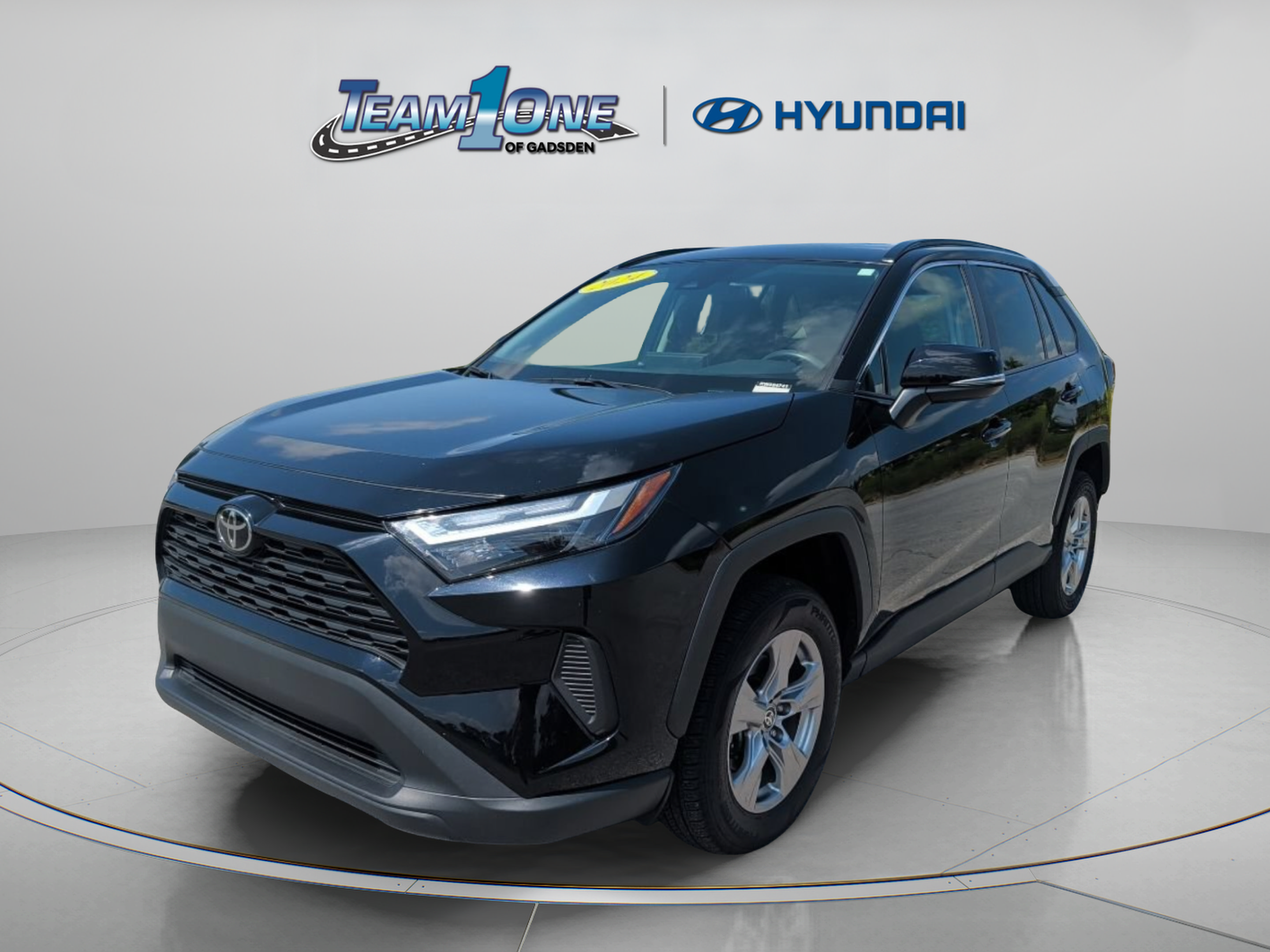 Used 2024 Toyota RAV4 XLE FWD image 4