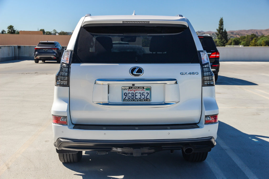Used 2023 Lexus GX 460 Premium w/ Accessory Package AWD/4WD image 5