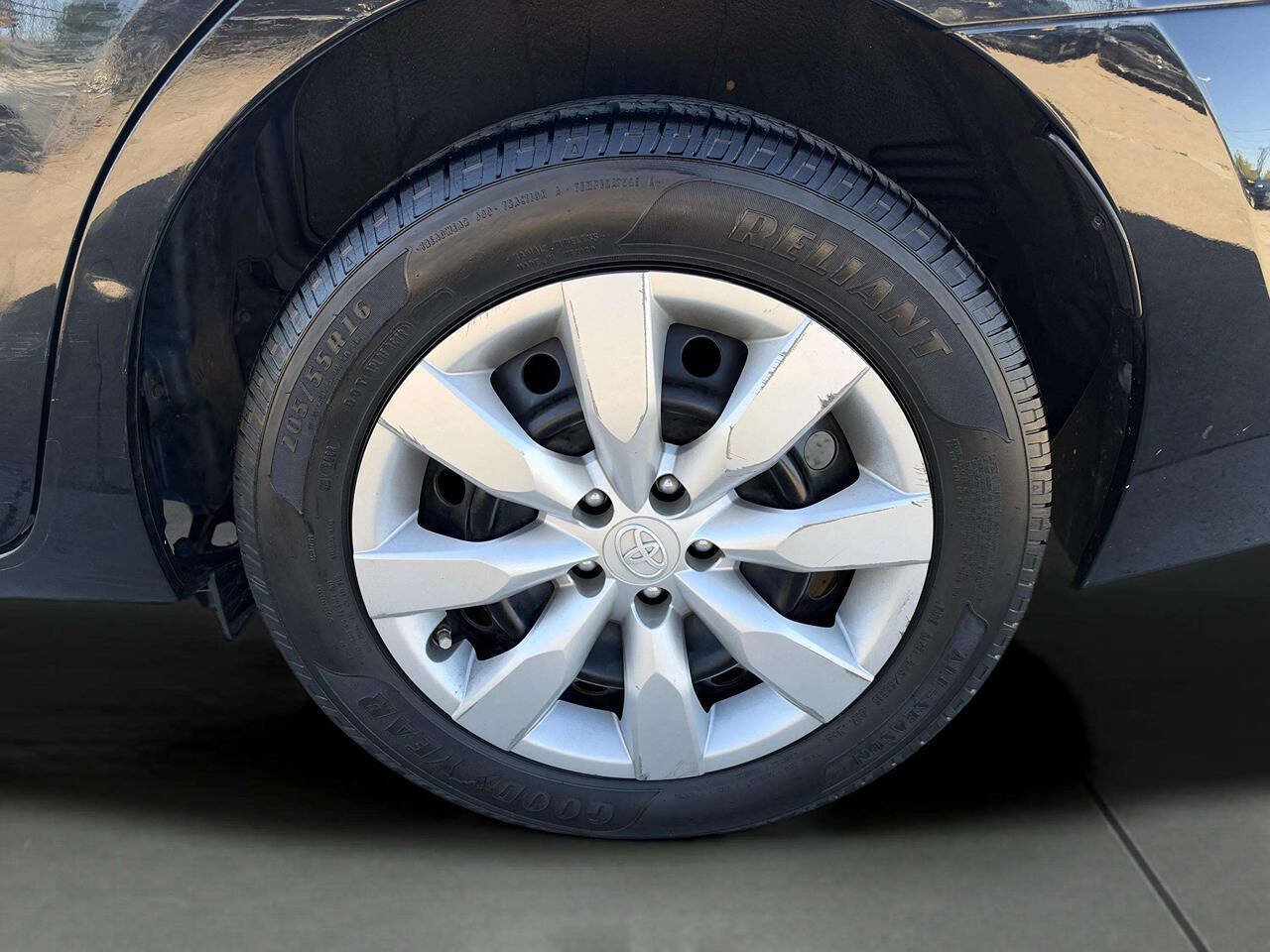 Used 2015 Toyota Corolla LE FWD image 21