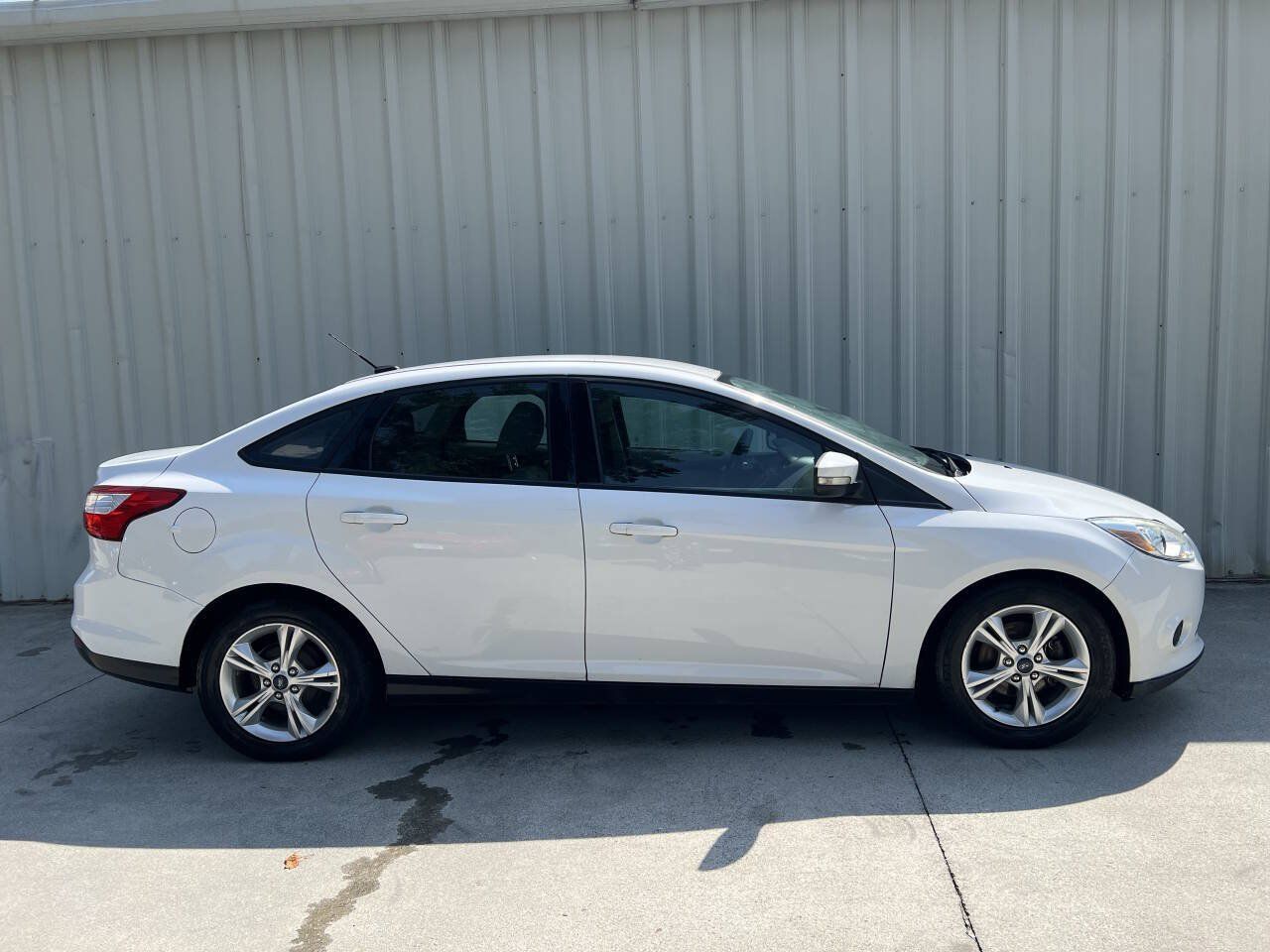 Used 2014 Ford Focus SE FWD image 2
