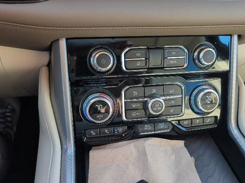 Used 2024 GMC Yukon Denali w/ Advanced Technology Package AWD/4WD image 21