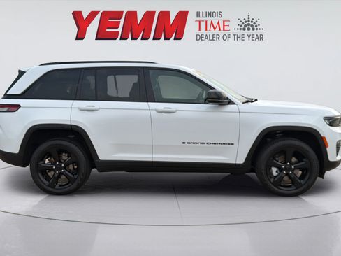 Used 2024 Jeep Grand Cherokee Limited w/ Black Appearance Package AWD/4WD image 14