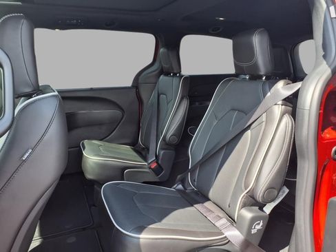 New 2026 Chrysler Pacifica Limited w/ S Appearance Package image 21