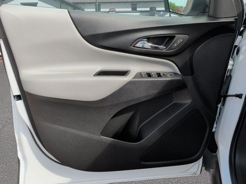 Used 2024 Chevrolet Equinox LS w/ LS Convenience Package FWD image 8