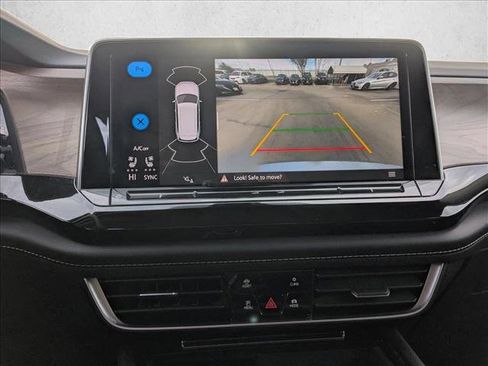 Used 2025 Volkswagen Atlas SE image 12