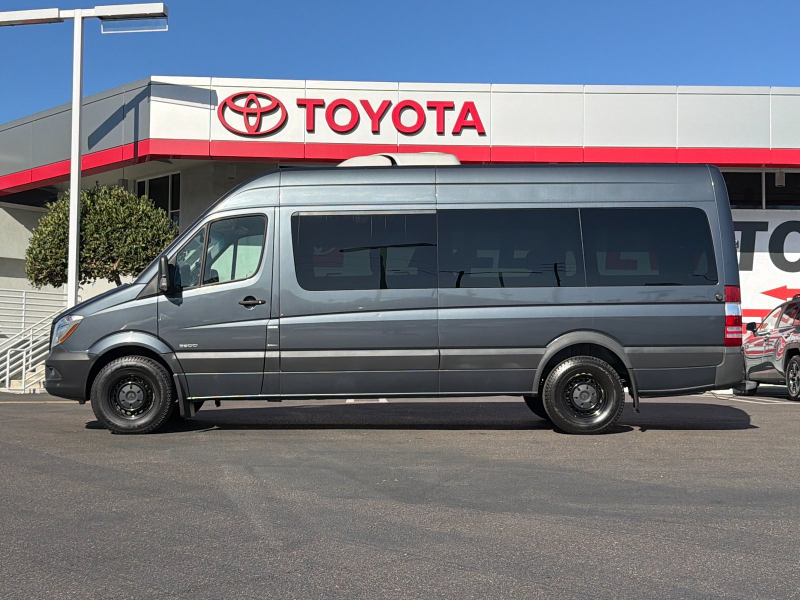 Used 2015 Mercedes-Benz Sprinter 2500 image 2