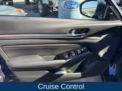 Used 2023 Nissan Altima 2.5 SR w/ SR Premium Package image 11