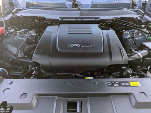 Certified 2025 Land Rover Defender 110 S image 33